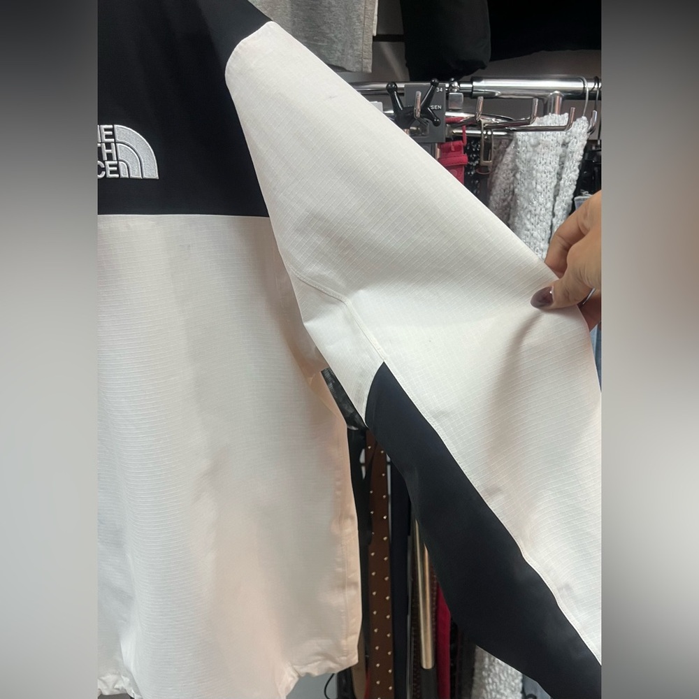 The North Face men’s Dryvent Mono Black and White Jacket - Picture 6 of 10